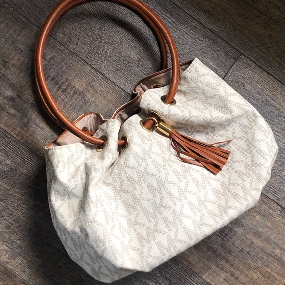 Michael Kors Handbags - Micheal Kors signature hobo purse